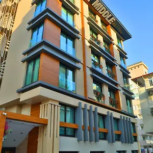 n-the-middle-hotel.allantalyahotels.org/